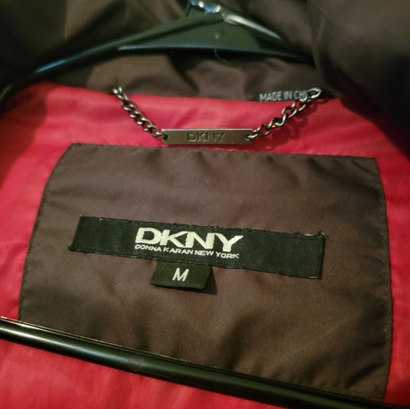 Like new DKNY puffer coat with removable hood - Picture 5 of 9